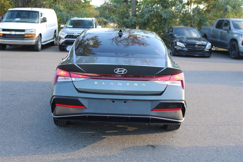 Used 2024 Hyundai Elantra SEL image 7