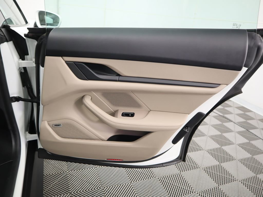 Used 2021 Porsche Taycan image 28