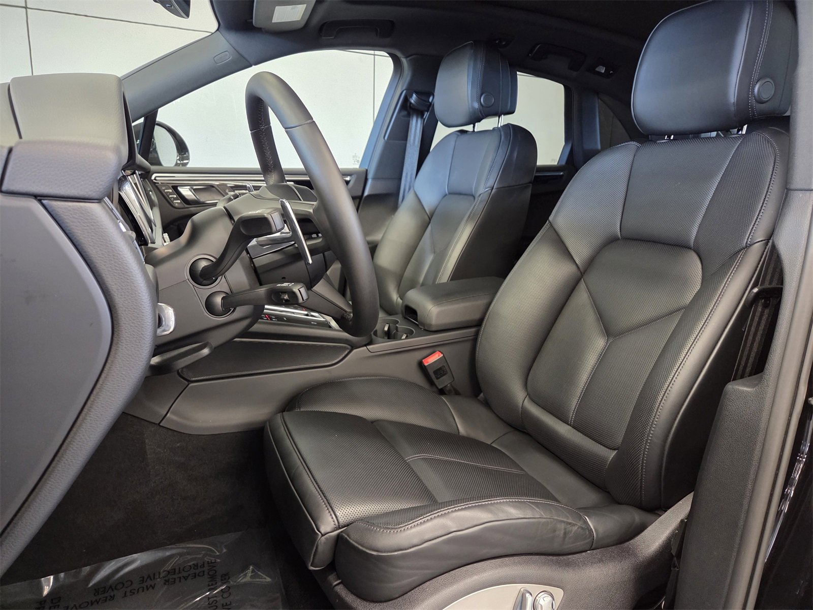 Certified 2026 Porsche Macan image 5