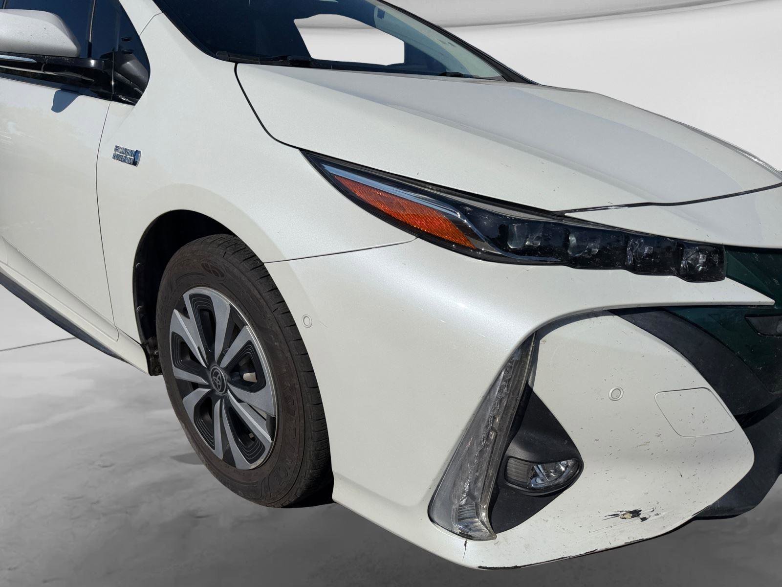 Used 2017 Toyota Prius Prime Advanced w/ Carpet Mat Package FWD image 2