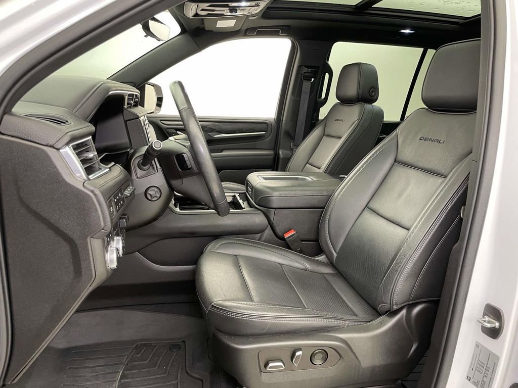Used 2022 GMC Yukon Denali w/ Denali Premium Package image 5