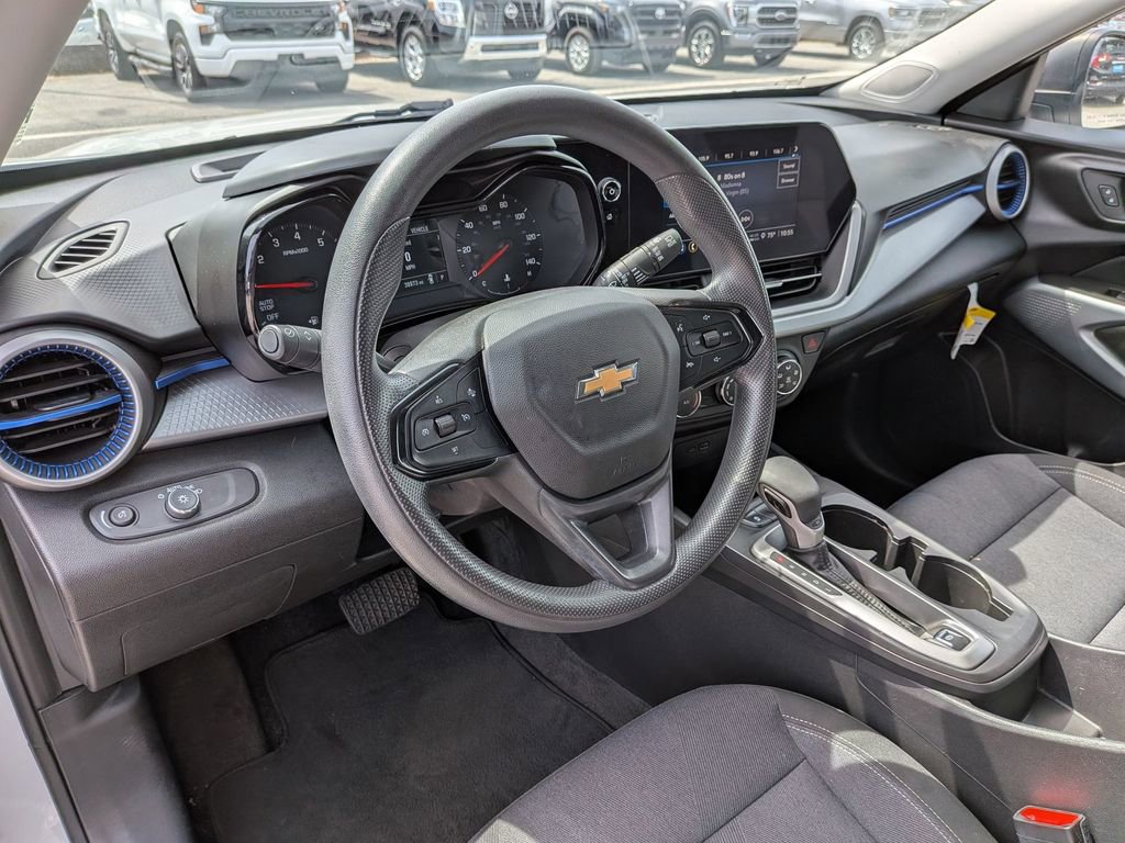 Used 2024 Chevrolet Trax LS FWD image 31