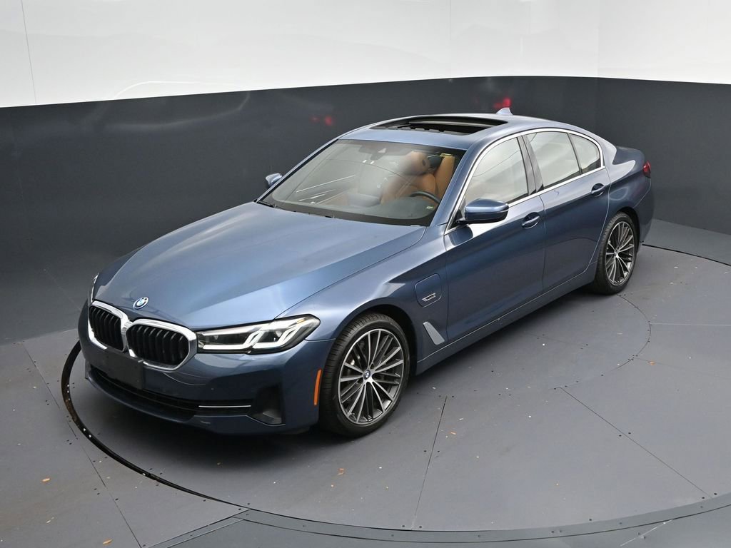 Used 2023 BMW 530e xDrive w/ Convenience Package image 30