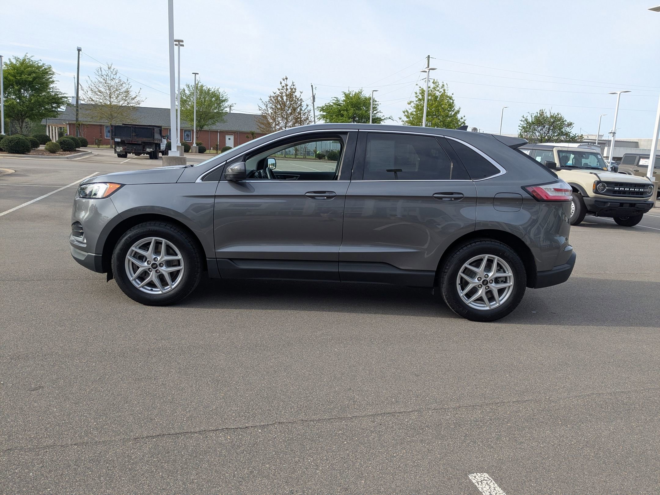 Used 2024 Ford Edge SEL w/ Convenience Package image 7