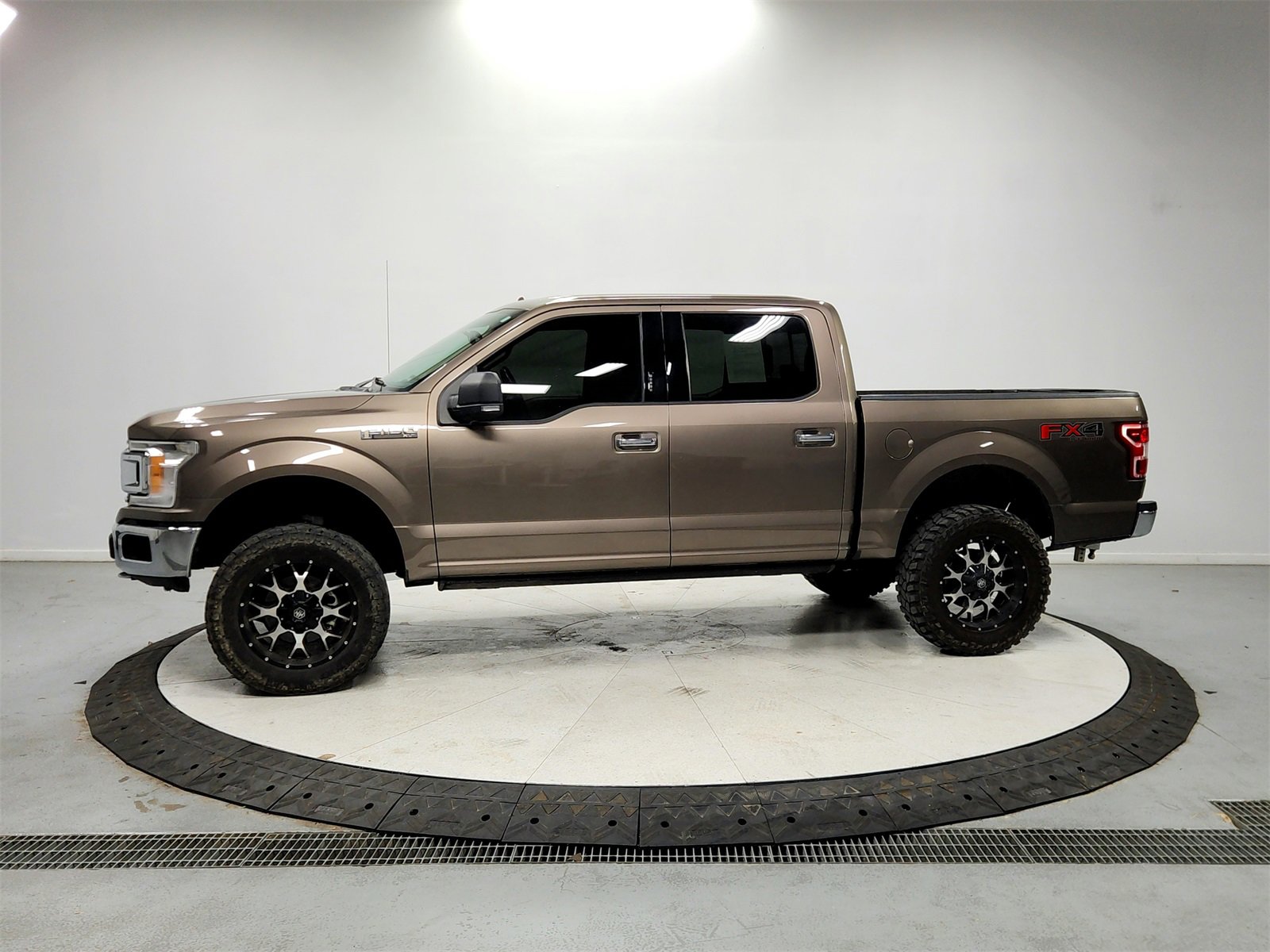 Used 2019 Ford F150 XLT w/ Equipment Group 302A Luxury image 4