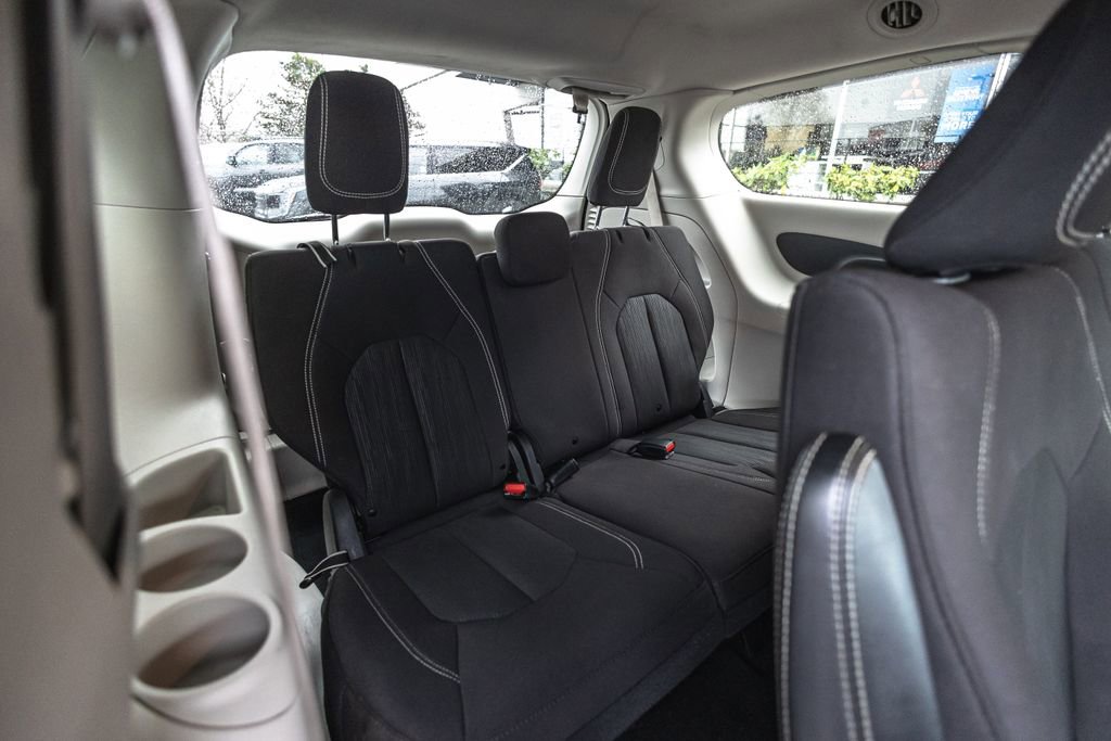 Used 2020 Chrysler Voyager L FWD image 33