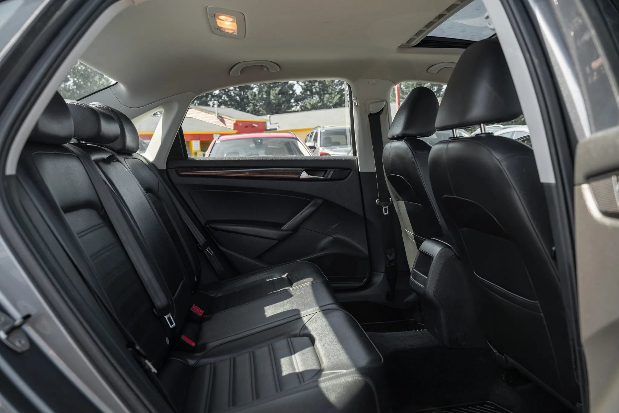 Used 2012 Volkswagen Passat 2.5 SEL FWD image 10
