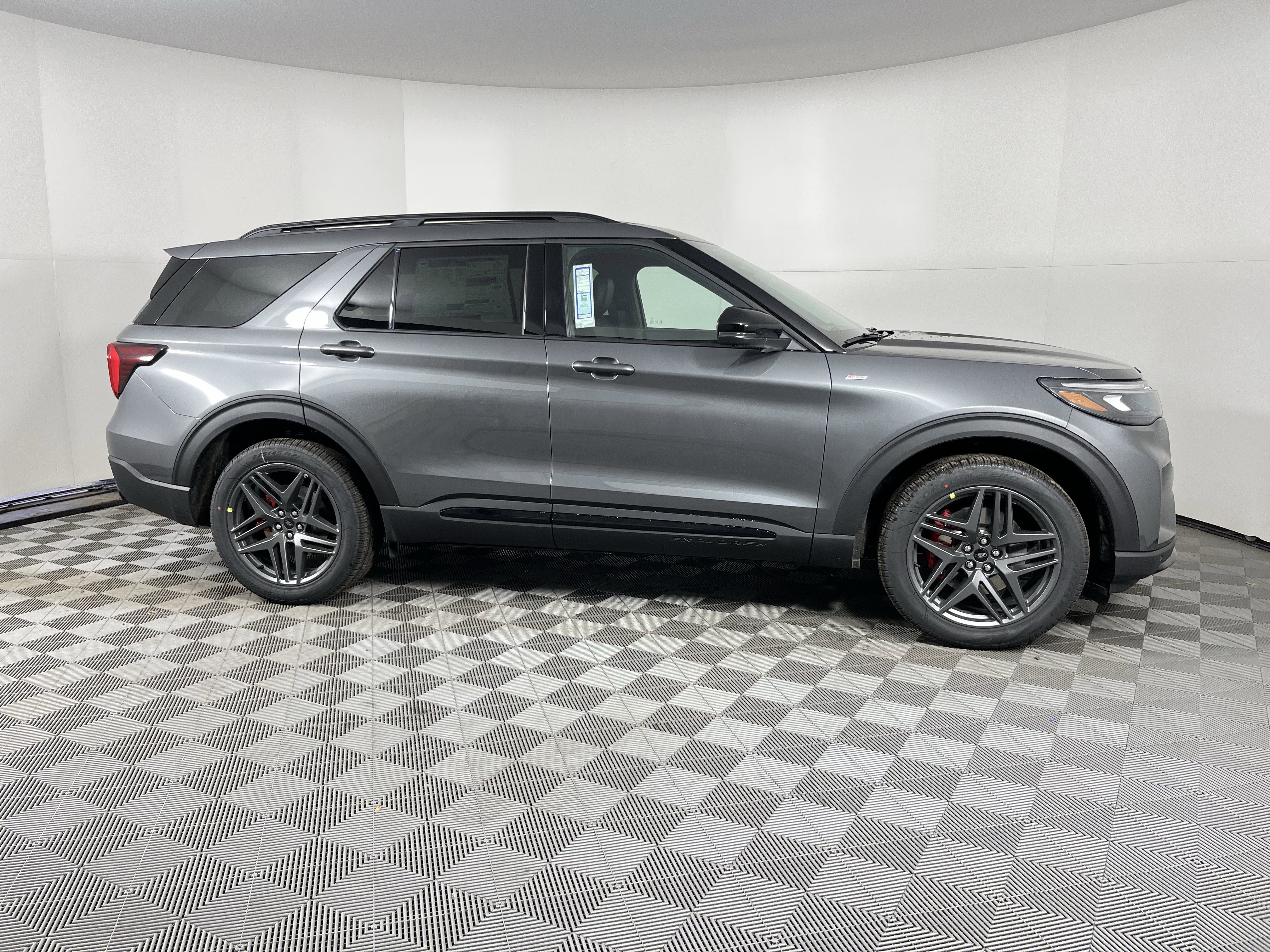 New 2026 Ford Explorer ST-Line w/ ST-Line Street Pack image 6