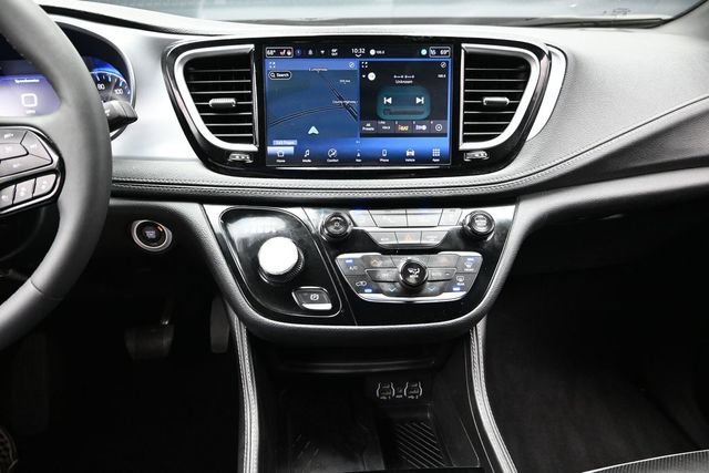 Used 2025 Chrysler Pacifica Limited FWD image 45