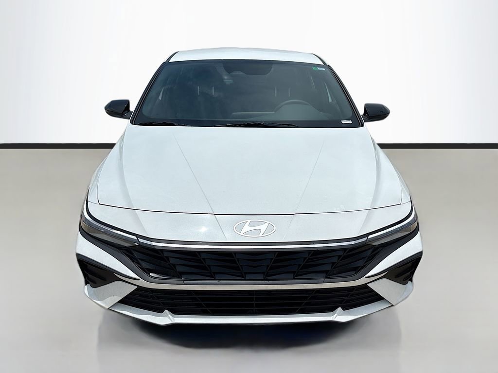New 2025 Hyundai Elantra SEL image 2