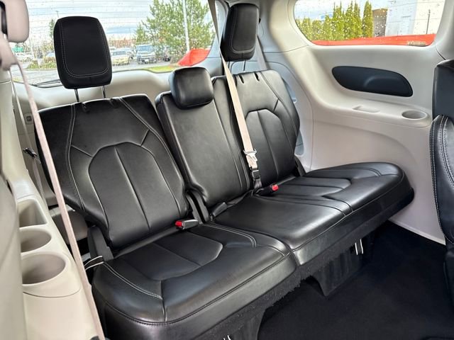 Used 2024 Chrysler Pacifica Touring-L image 12
