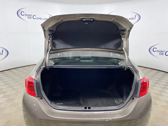 Certified 2018 Toyota Corolla SE w/ SE Premium Package FWD image 6