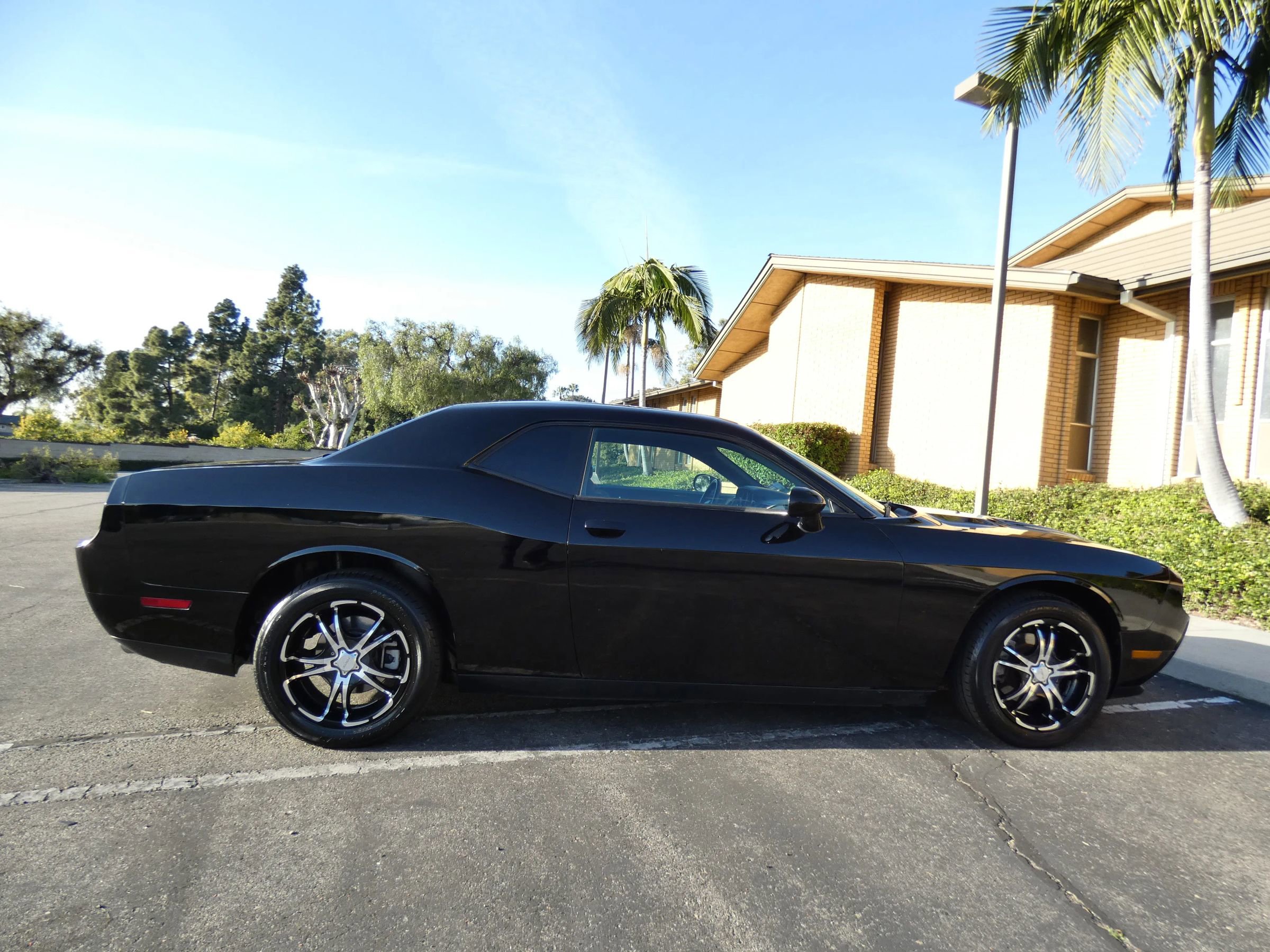 Used 2013 Dodge Challenger SXT image 6