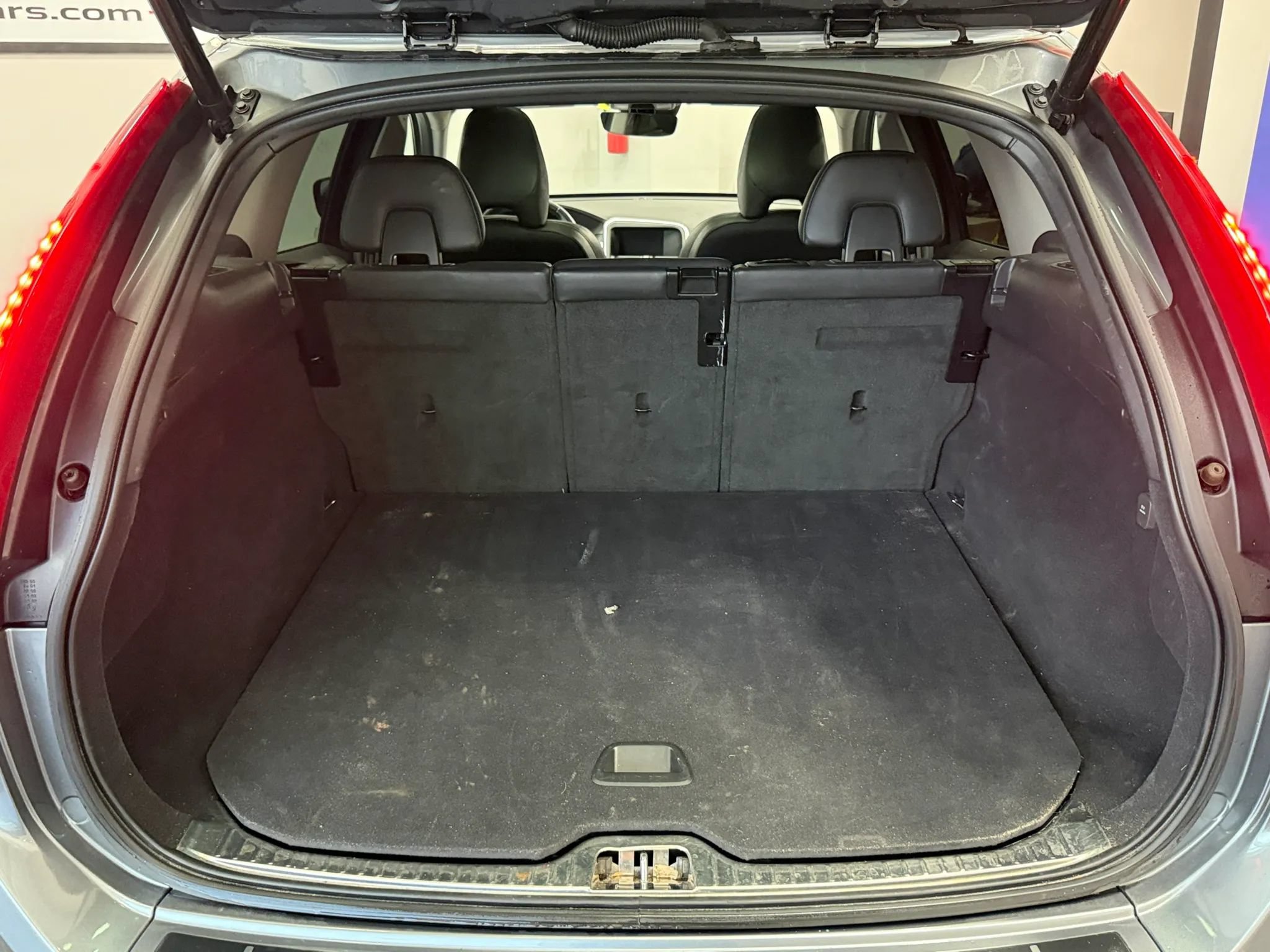 Used 2017 Volvo XC60 T6 Dynamic w/ Preferred Option Package AWD/4WD image 60