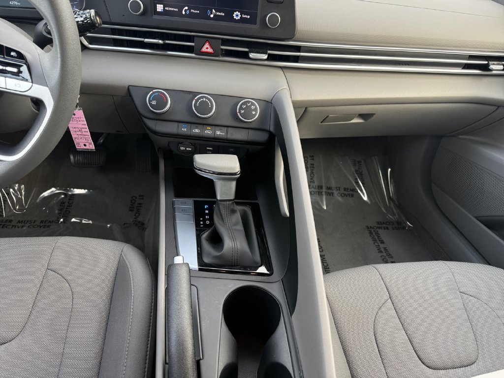 Used 2026 Hyundai Elantra SE FWD image 11