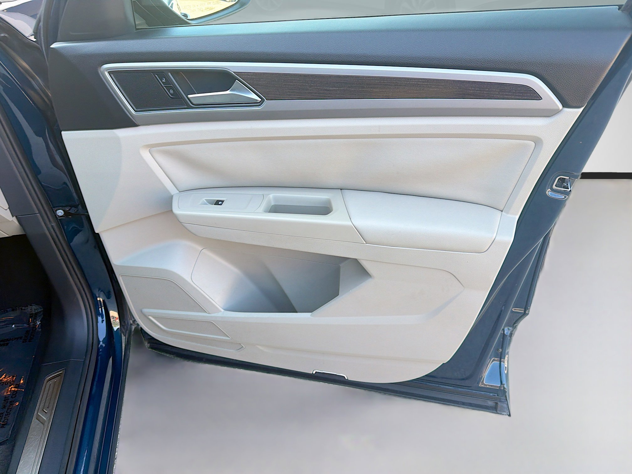 Used 2019 Volkswagen Atlas SEL R-Line image 34