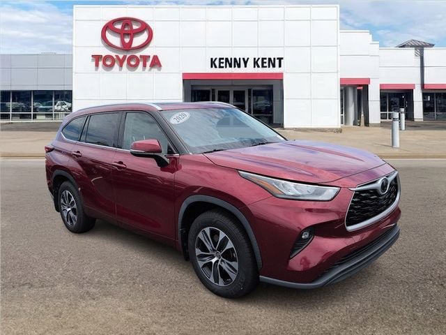 Used 2020 Toyota Highlander XLE AWD/4WD video 1
