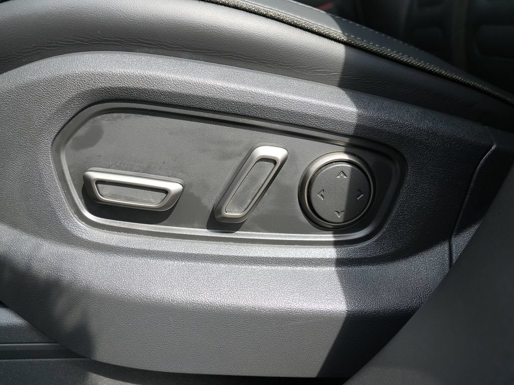 Used 2025 Rivian R1S Adventure Dual AWD/4WD image 17