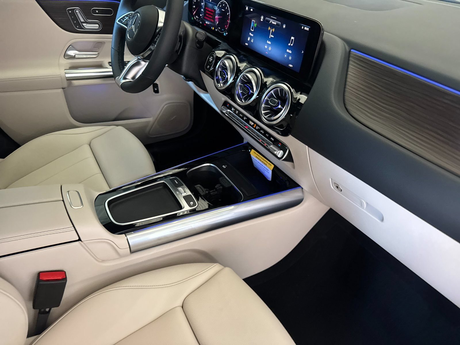 New 2026 Mercedes-Benz GLA 250 4MATIC image 16