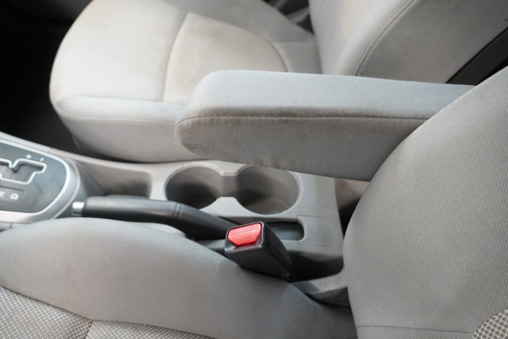 Used 2013 Hyundai Accent GLS image 21