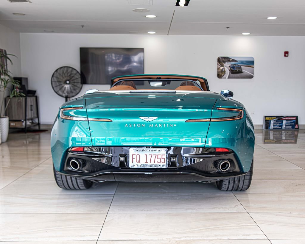 Used 2025 Aston Martin DB12 Convertible image 13