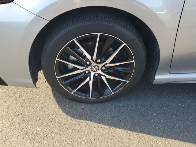 Used 2023 Toyota Camry SE w/ Cold Weather Package image 4