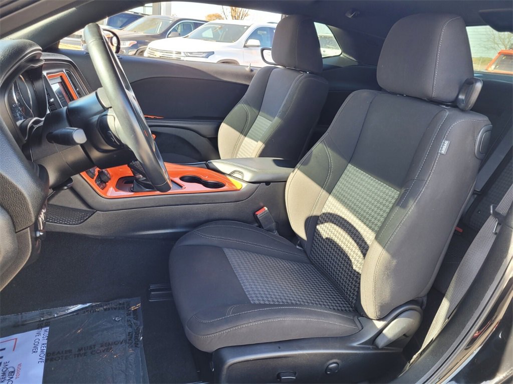 Used 2023 Dodge Challenger SXT image 5