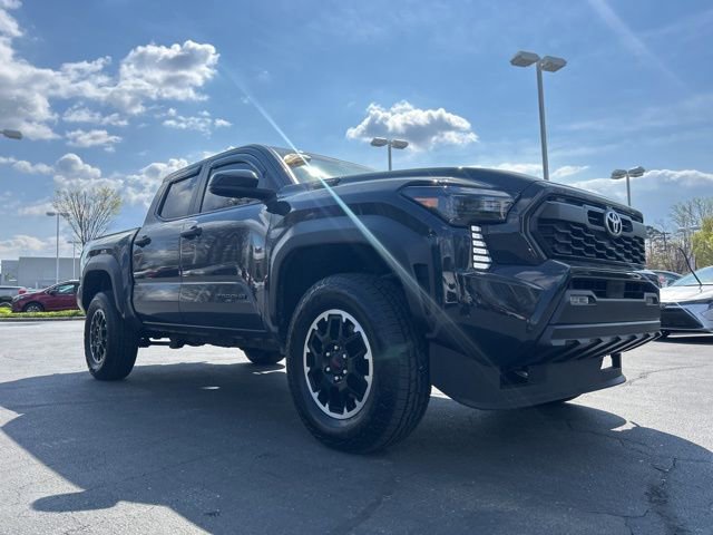 Used 2025 Toyota Tacoma TRD Off-Road AWD/4WD image 4