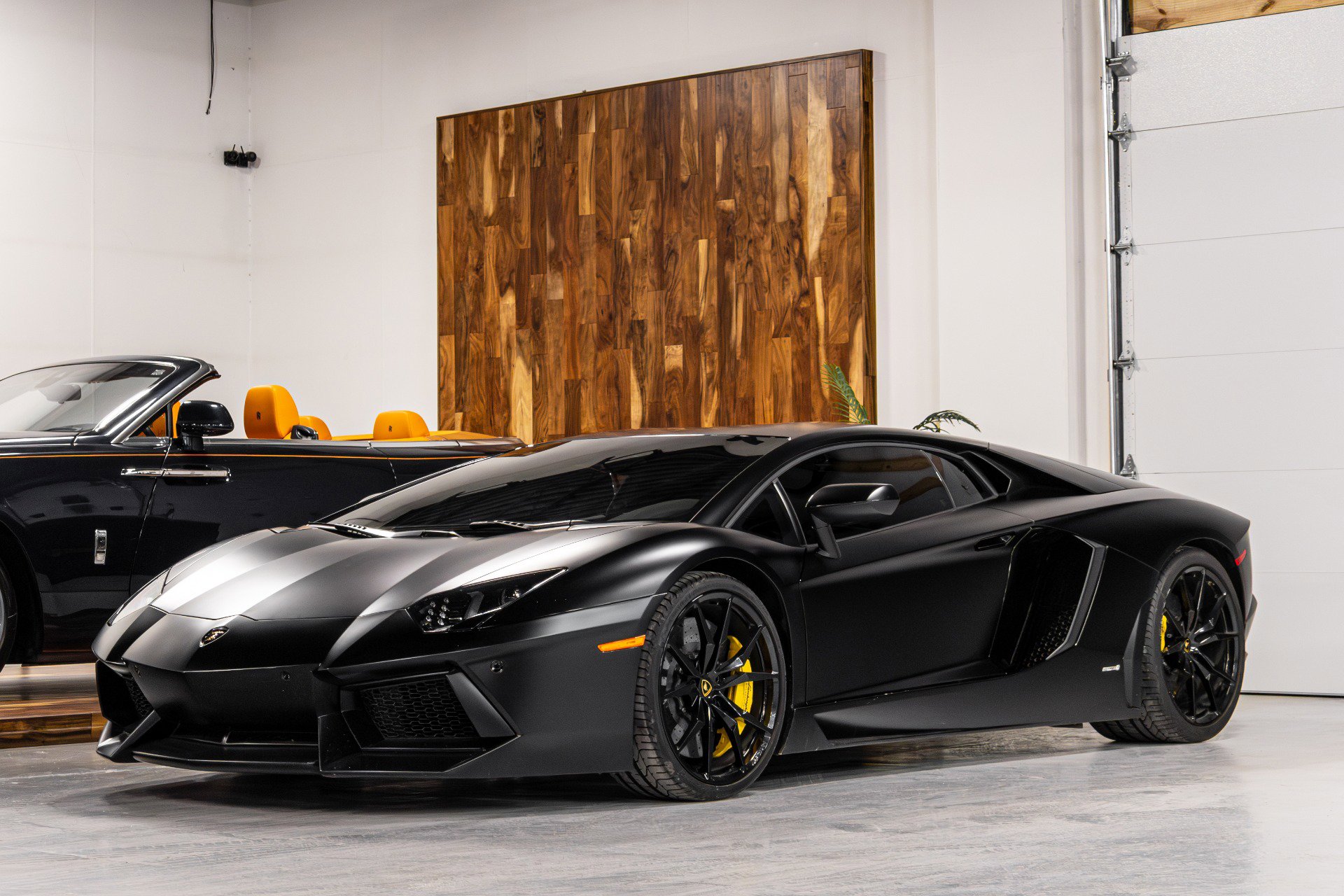 Used 2014 Lamborghini Aventador LP 700-4 image 2