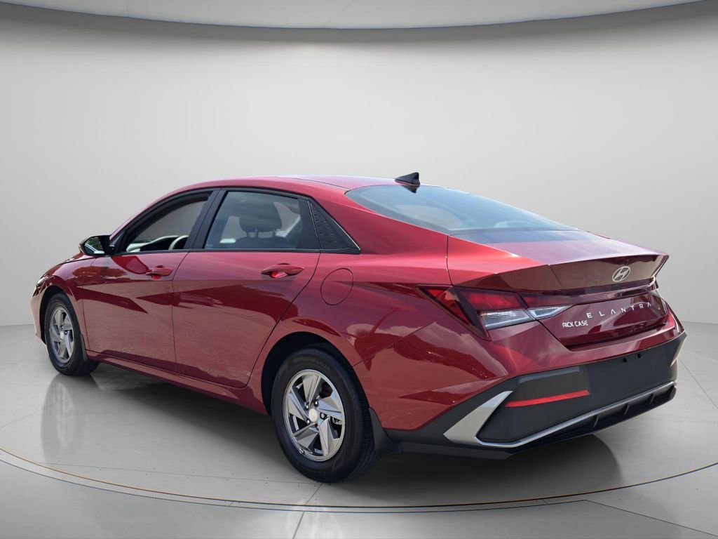 Certified 2025 Hyundai Elantra SE FWD image 7
