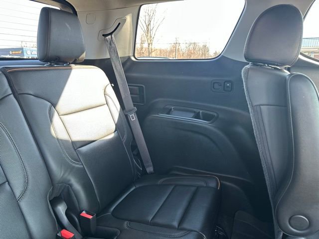 Used 2023 GMC Acadia AT4 w/ Preferred Package image 15