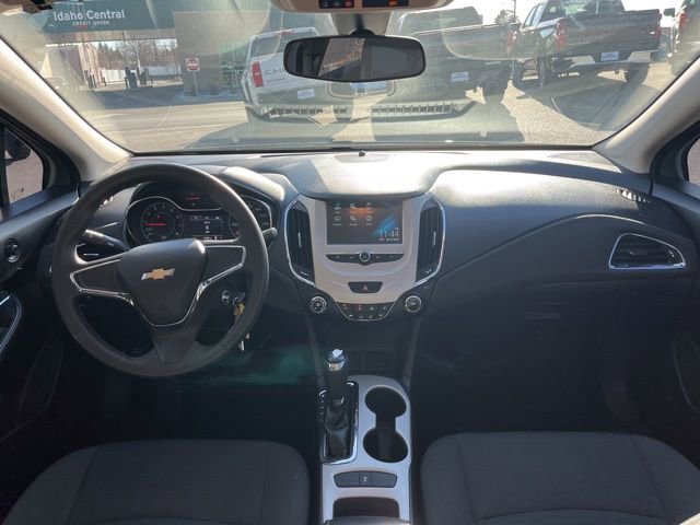 Used 2018 Chevrolet Cruze LS image 31
