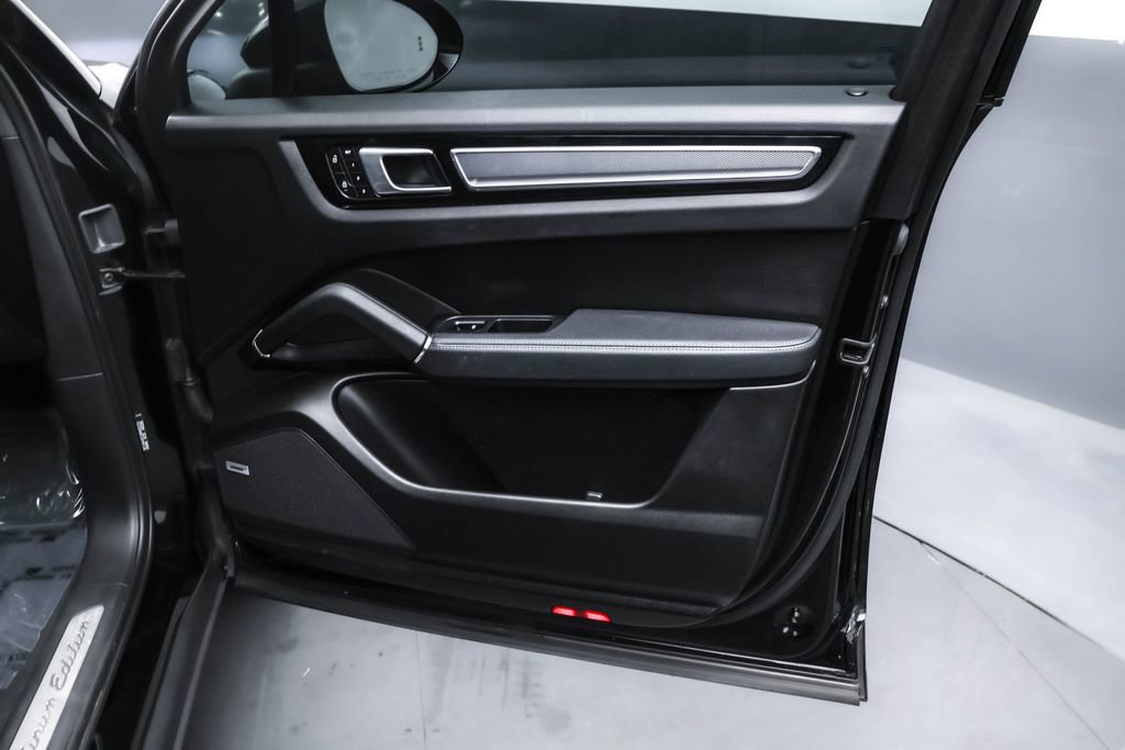 Used 2022 Porsche Cayenne Platinum Edition AWD/4WD image 37