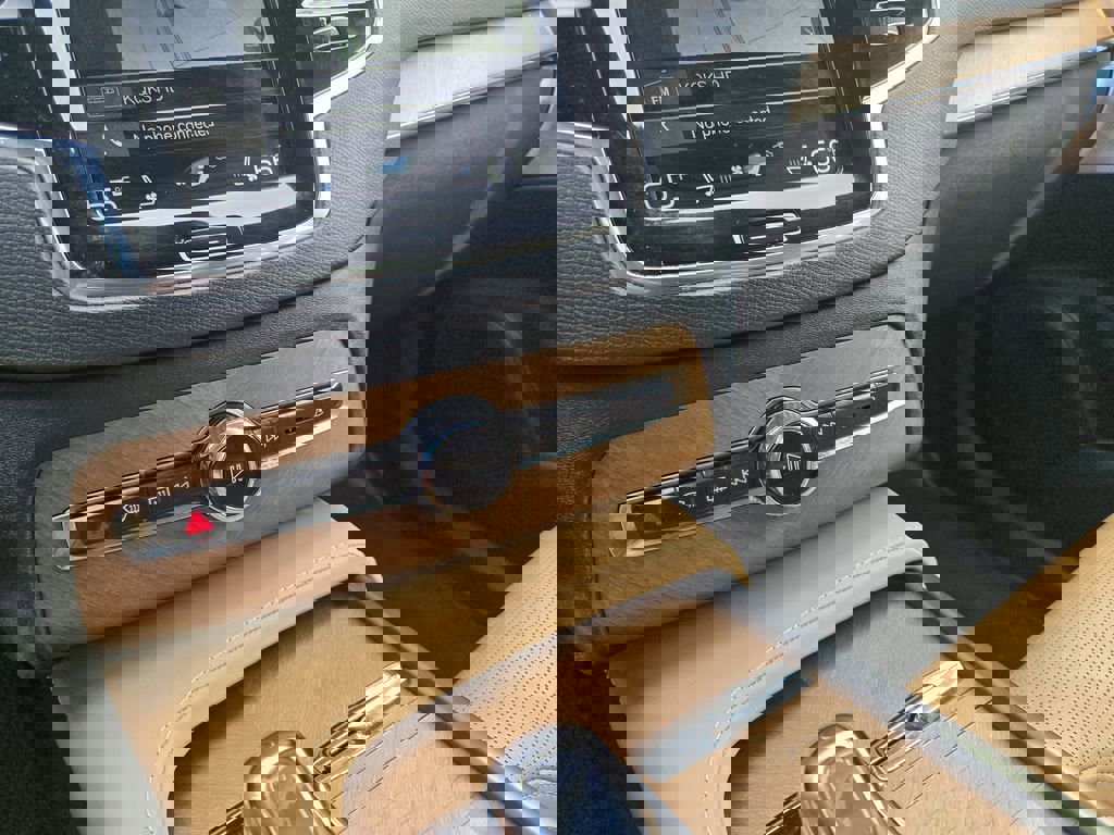 Used 2018 Volvo XC90 T8 Inscription w/ Convenience Package image 13