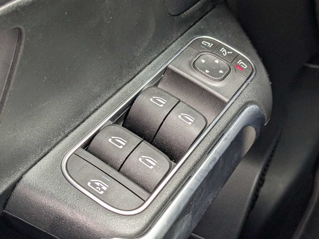 Used 2025 Mercedes-Benz GLB 250 image 24