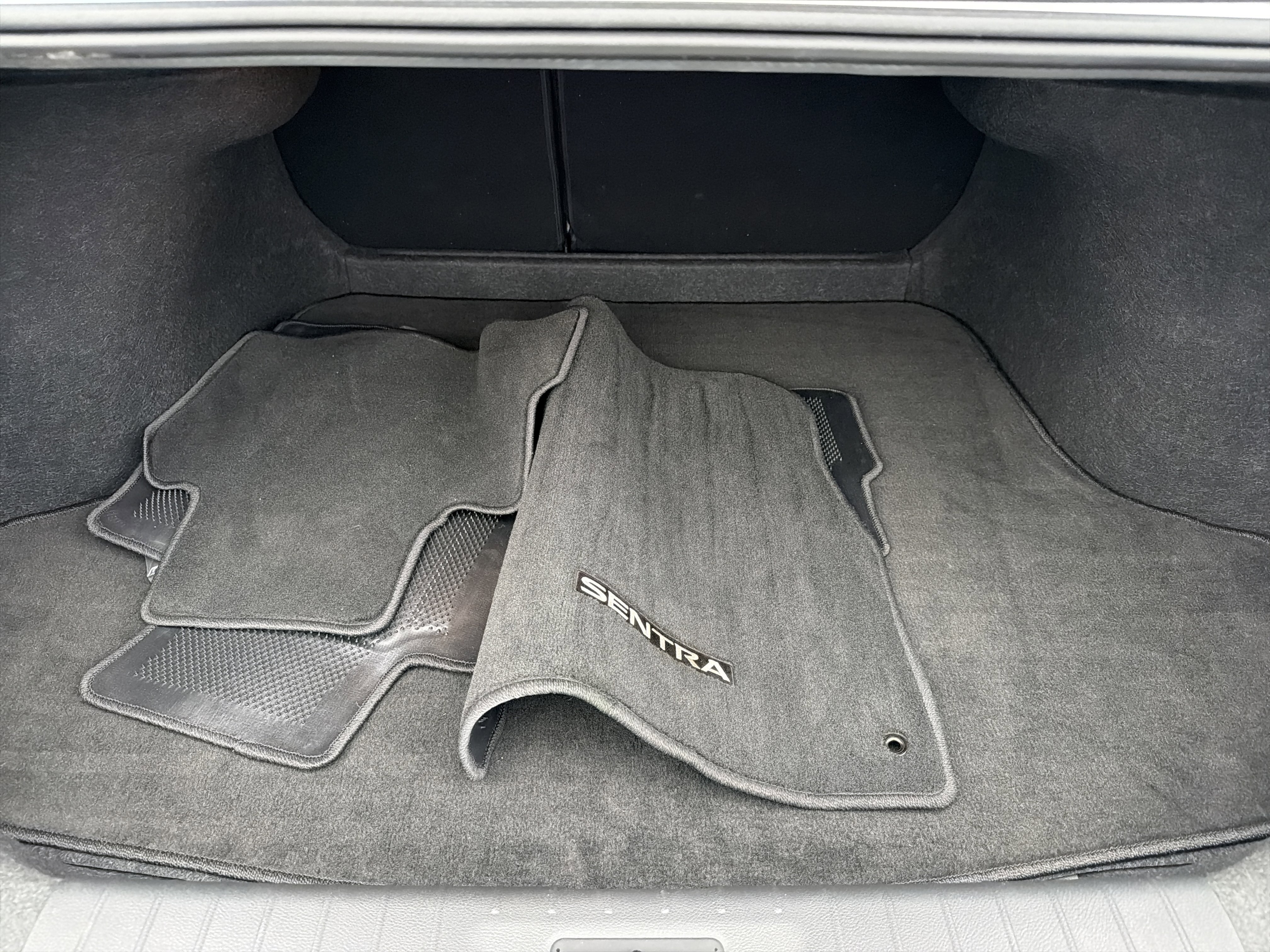 Used 2024 Nissan Sentra SV w/ SV Premium Package image 18