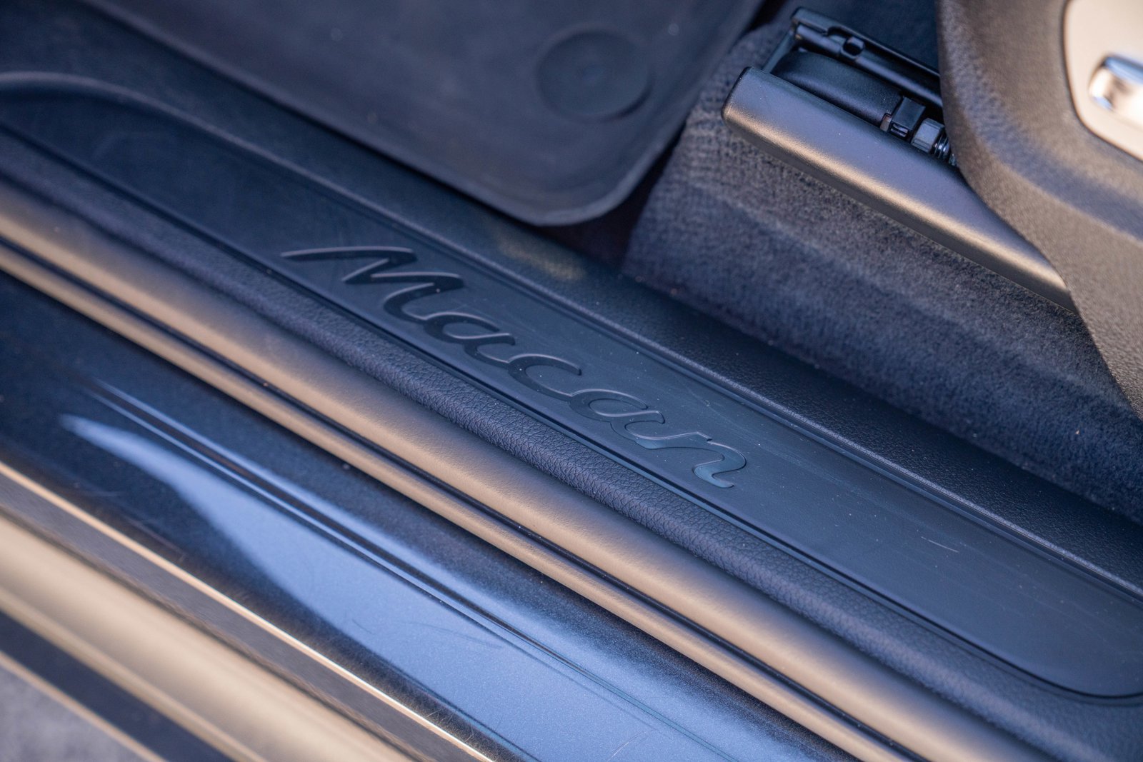 Certified 2026 Porsche Macan AWD/4WD image 12