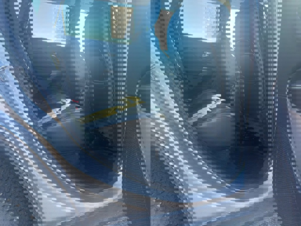 Used 2021 Jeep Cherokee Latitude Lux w/ Mopar Interior Package image 16