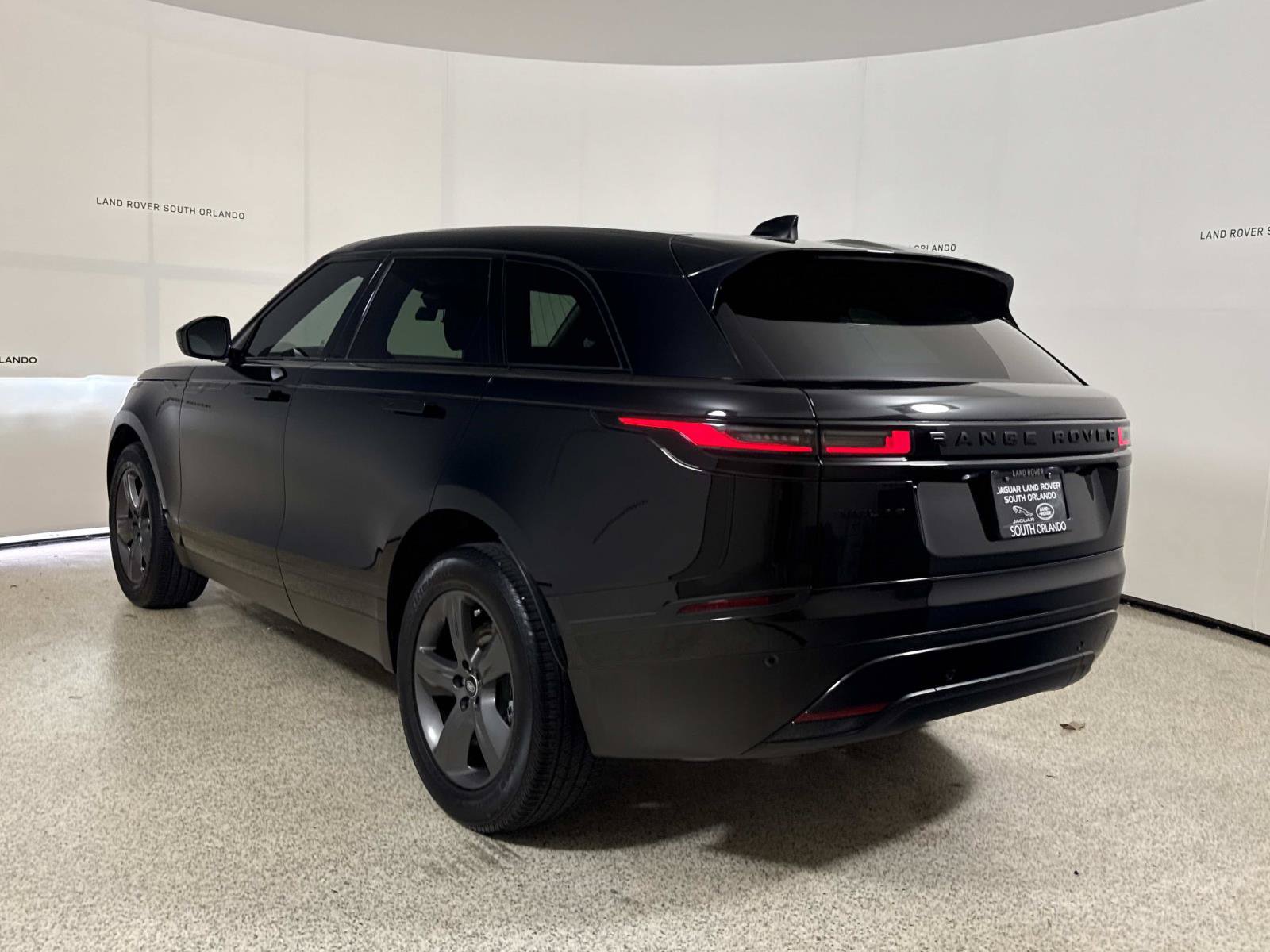 Used 2024 Land Rover Range Rover Velar S AWD/4WD image 3