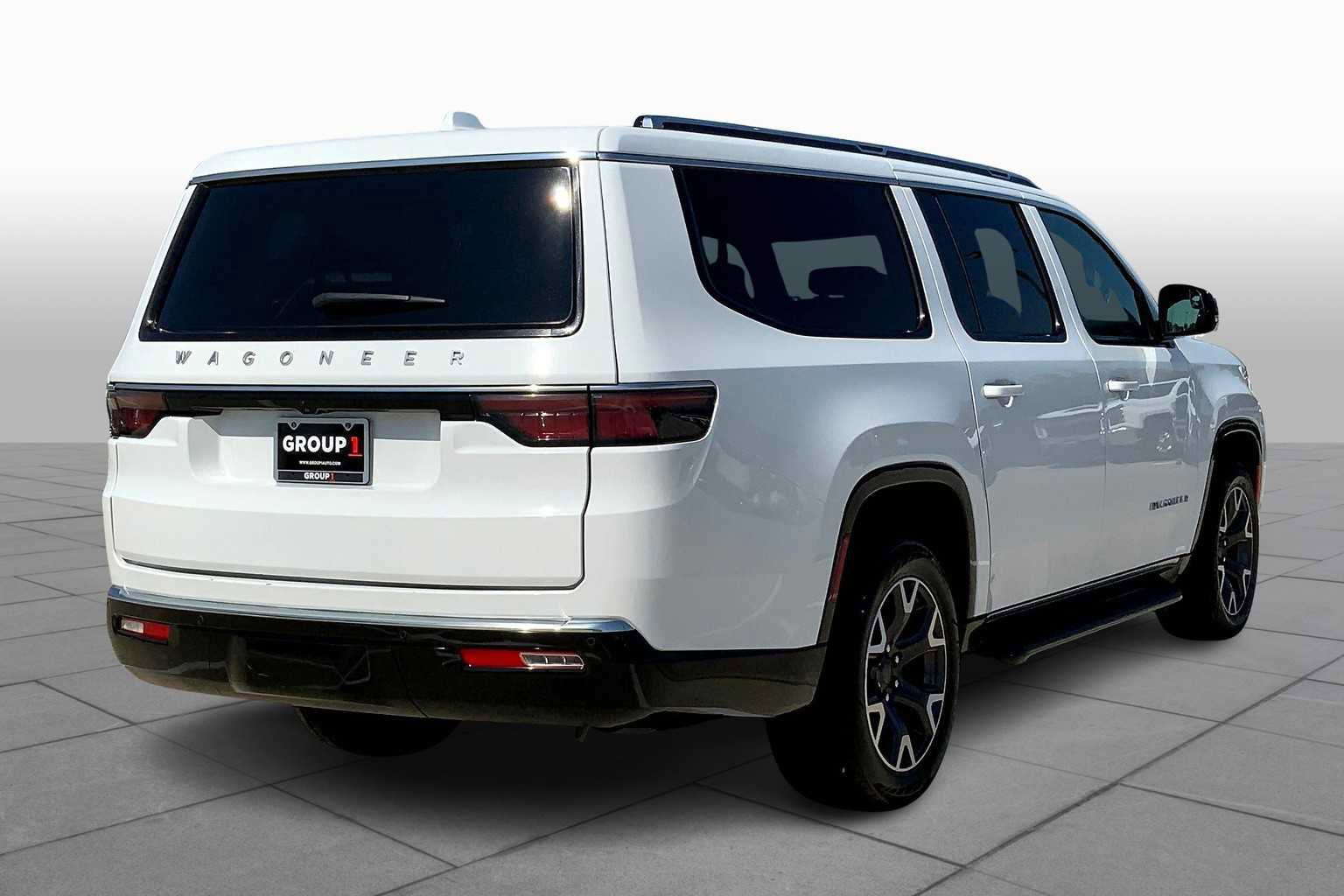 Used 2023 Jeep Wagoneer L Series III w/ Preferred Equipment Group image 12