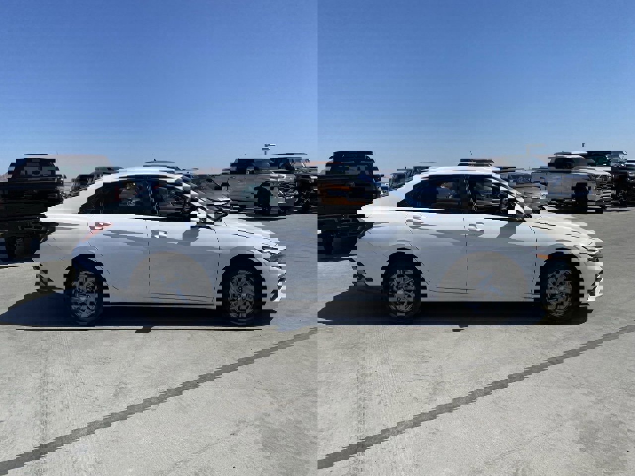 Used 2024 Hyundai Elantra SE image 3