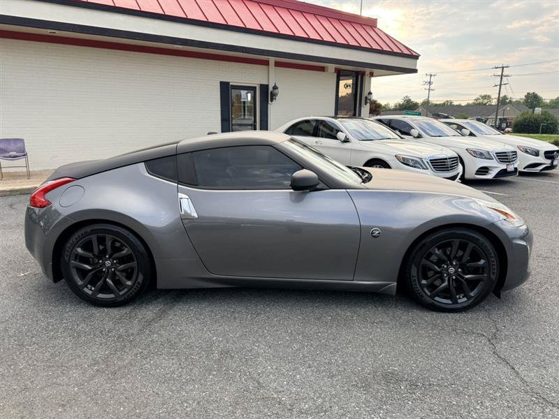 Used 2015 Nissan 370Z Touring RWD image 4