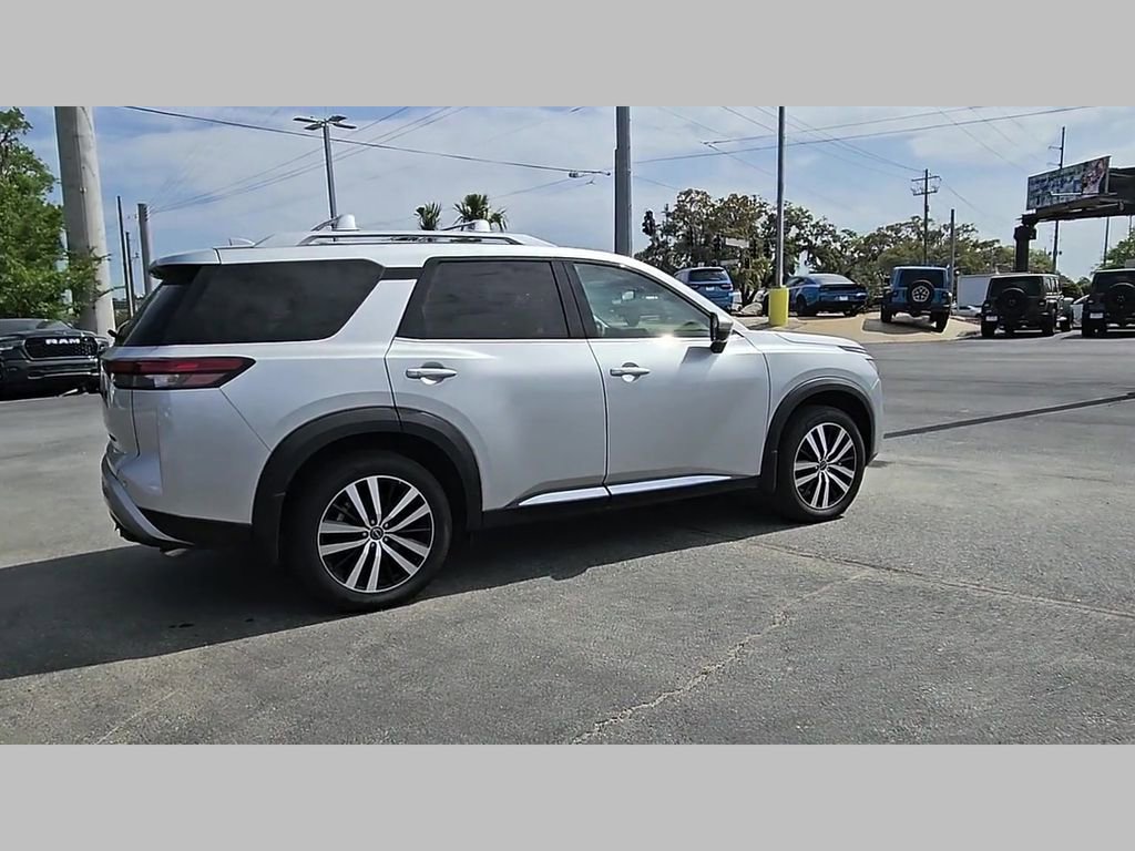 Used 2025 Nissan Pathfinder Platinum w/ Black Appearance Package image 34