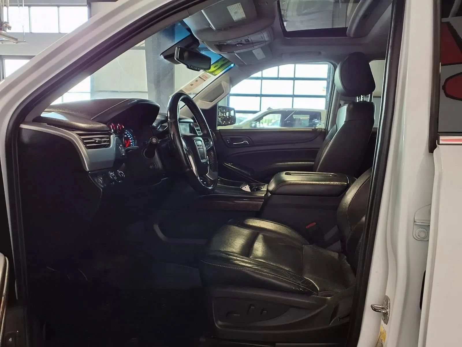 Used 2018 GMC Yukon SLT w/ Premium Edition AWD/4WD image 21