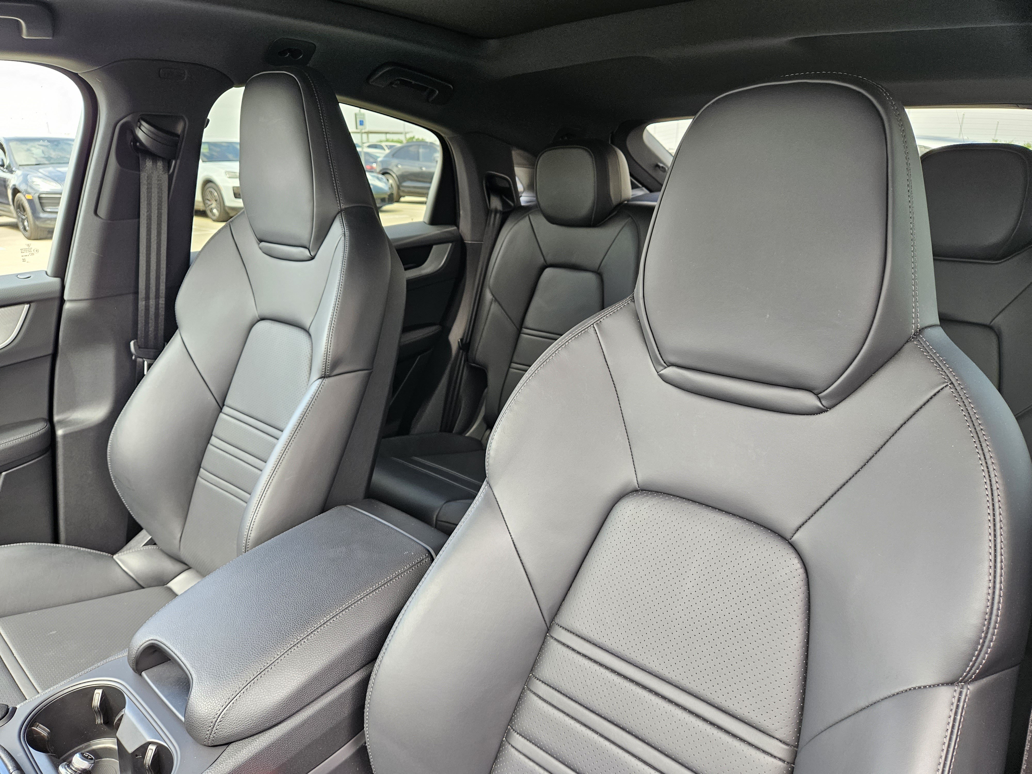 Certified 2026 Porsche Cayenne Coupe AWD/4WD image 6