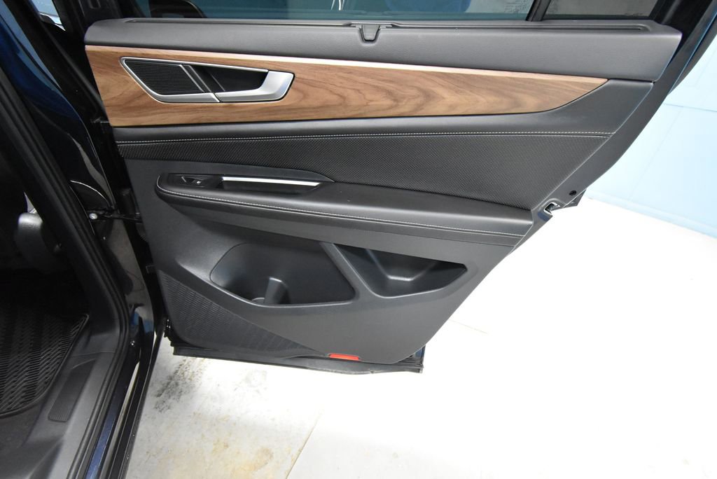 Used 2024 Volkswagen Atlas SE w/ Black Wheel Package image 24