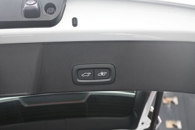 Certified 2025 Volvo XC40 B5 Ultra AWD/4WD image 25