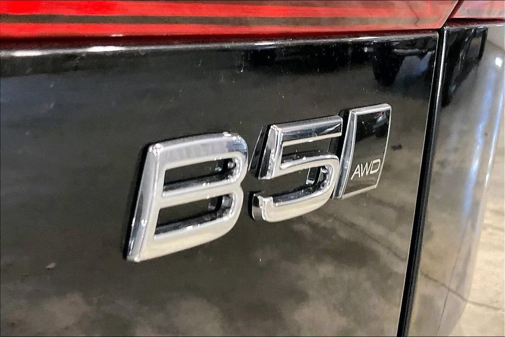 New 2027 Volvo XC60 B5 Plus AWD/4WD image 9