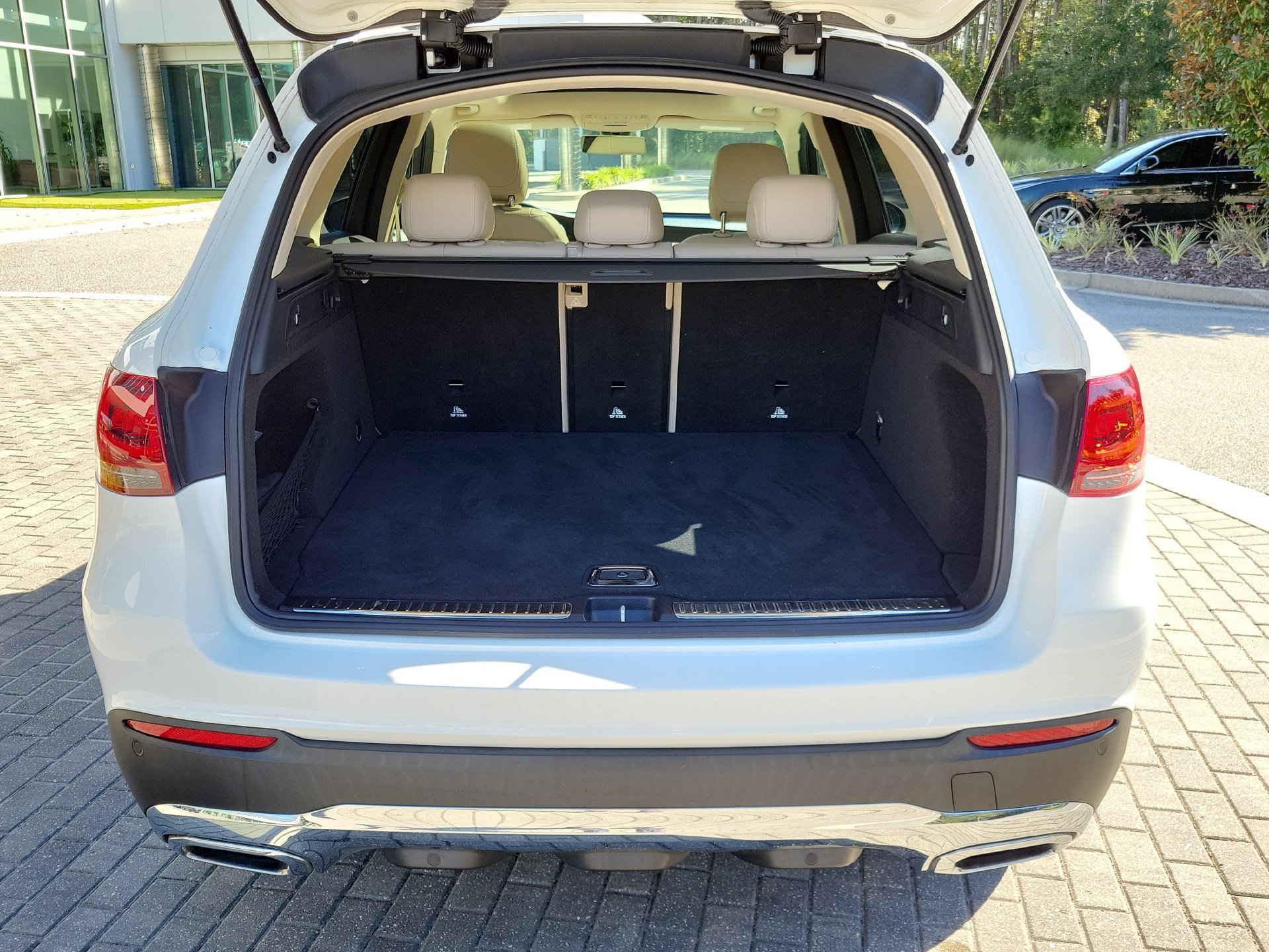 Used 2021 Mercedes-Benz GLC 300 w/ Premium Package image 15