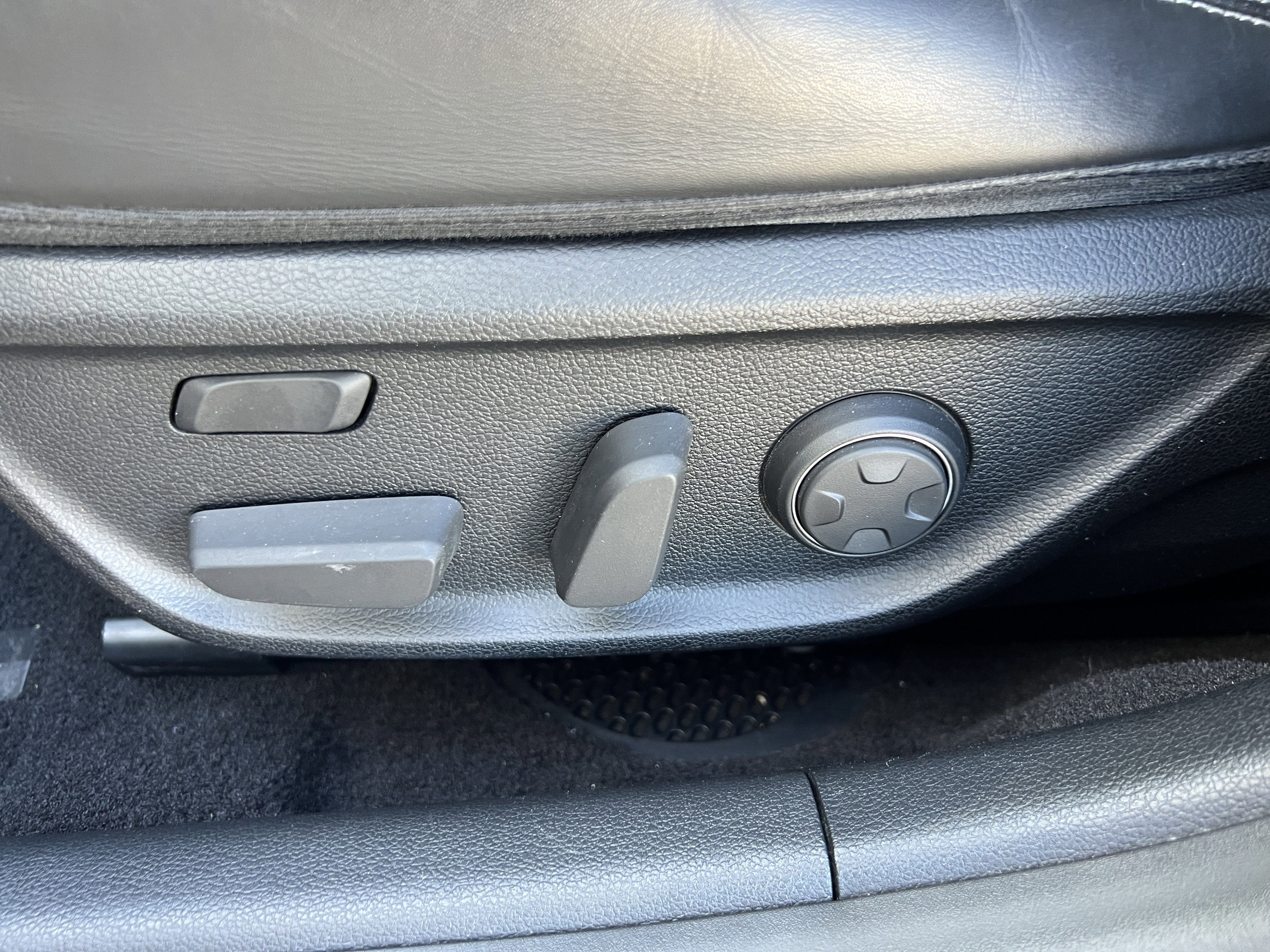 Used 2020 Genesis G70 2.0T image 24